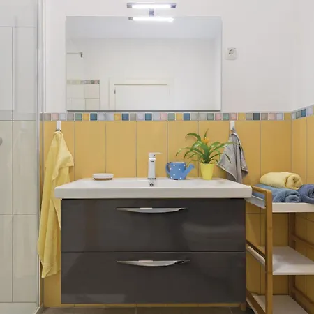 Two-bedroom In Vakantiehuis Barbariga