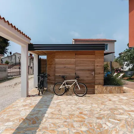 Holiday home Beautiful In With Kitchen Barbariga